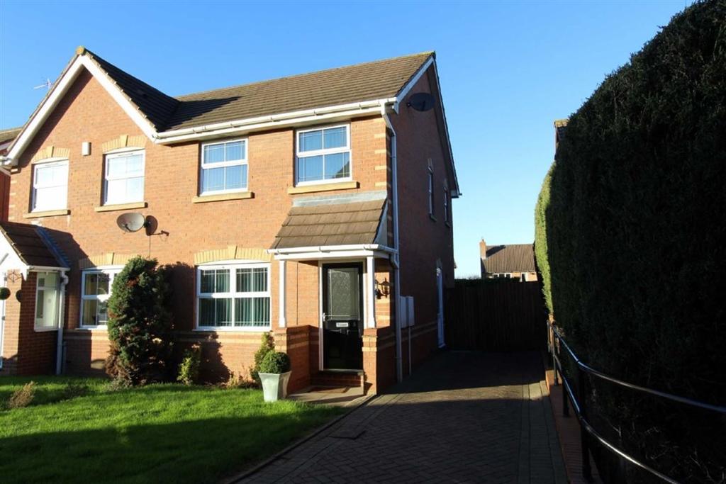 Skipness, Amington Fields, Tamworth, Staffordshire, B77 3QY 3 bed semi