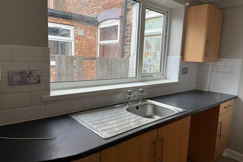 2 bedroom terraced house to rent, Mersey Street, Hull