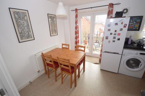 3 bedroom semi-detached house to rent, Thomas Hill Close, Llanfoist, Abergavenny