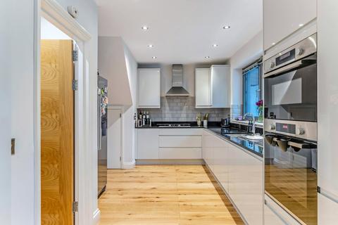 3 bedroom maisonette for sale, Ridge Road, Childs Hill, NW2