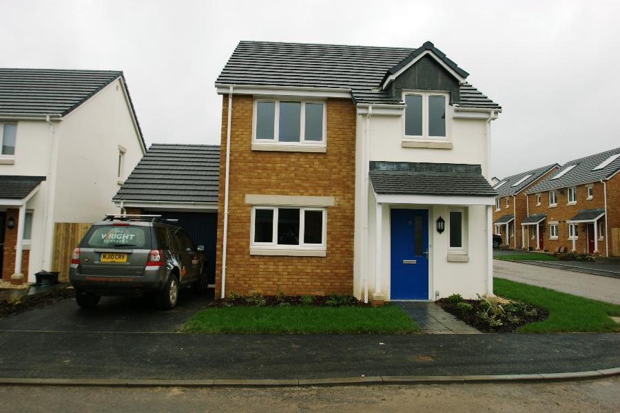 Sandringham Gardens, Barnstaple, EX31 3FX 3 bed terraced house £895