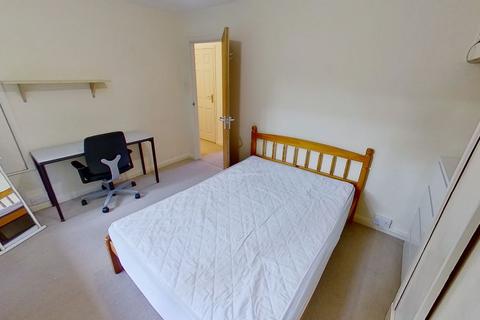 4 bedroom terraced house to rent - Guildford Park Avenue, Guildford, GU2 7NN