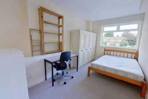 4 bedroom terraced house to rent - Guildford Park Avenue, Guildford, GU2 7NN