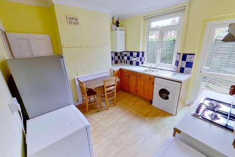 2 bedroom terraced house to rent - Guildford Park Road, Guildford, GU2 7ND.