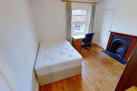 2 bedroom terraced house to rent, Guildford Park Road, Guildford, GU2 7ND.