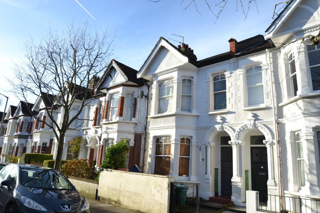 Pulborough Road, Southfields SW18 1 bed flat £1,300 pcm (£300 pw)