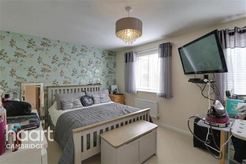 4 bedroom terraced house to rent, Skipper Way, Little Paxton