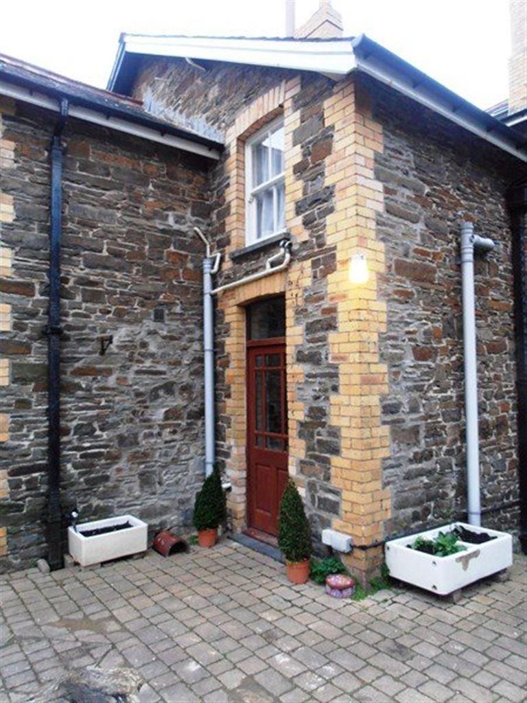 Studio Garden Flat, Aberystwyth Studio £475 pcm (£110 pw)
