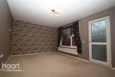 3 bedroom terraced house to rent, Bifield, Peterborough