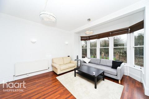 1 bedroom apartment to rent, Russell Road, Shepperton