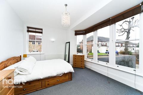 1 bedroom apartment to rent, Russell Road, Shepperton