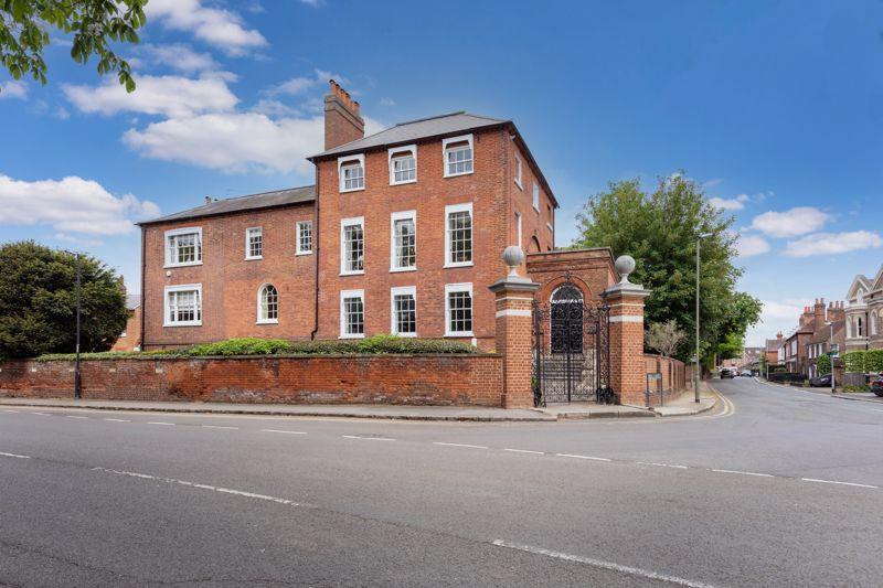 Windsor Road, Datchet 1 bed apartment to rent £1,800 pcm (£415 pw)