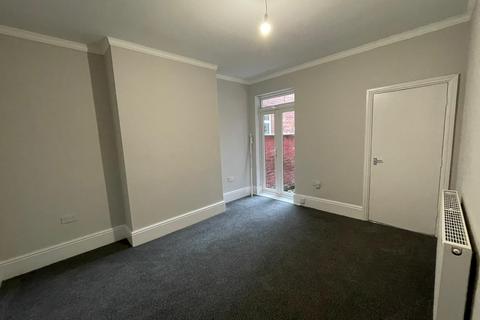 1 bedroom flat to rent, Flat 1 - Beckett Road, Wheatley