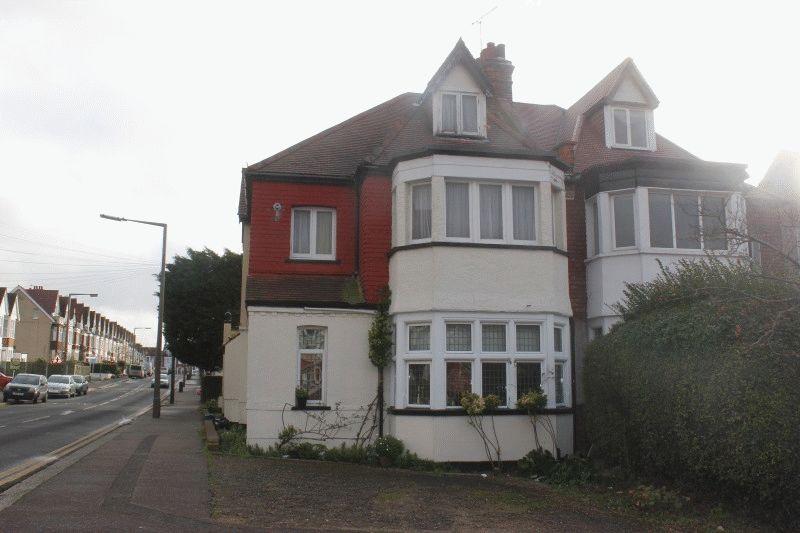 44 Ailsa Road, WestcliffOnSea 1 bed flat £100,000