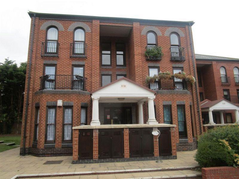 Marks Court, SouthendOnSea 2 bed flat £750 pcm (£173 pw)