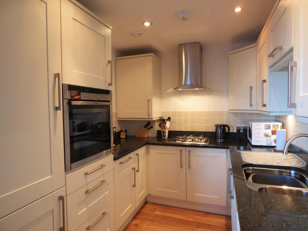 St Annes, Western Lane, Mumbles, Swansea, SA3 2 bed apartment £320,000