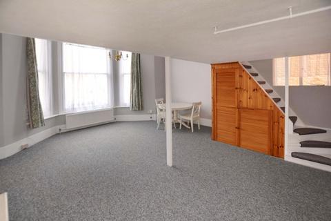 Studio to rent, Compayne Gardens, South Hampstead NW6
