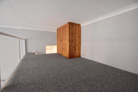Studio to rent, Compayne Gardens, South Hampstead NW6