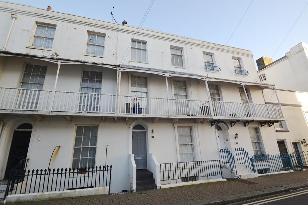 Warwick Road, Worthing, BN11 3ET 4 bed terraced house £1,550 pcm (£