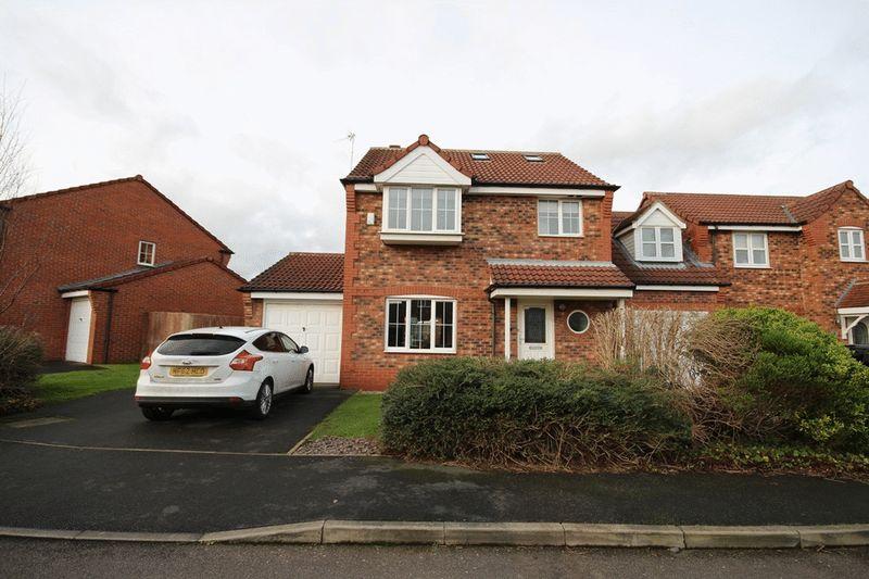 Blayds Garth, Leeds 4 bed detached house £269,995