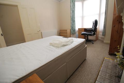 5 bedroom terraced house to rent, Fawcett Road, Southsea