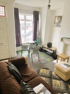 2 bedroom terraced house for sale - Compton Road, Leeds, West Yorkshire, LS9