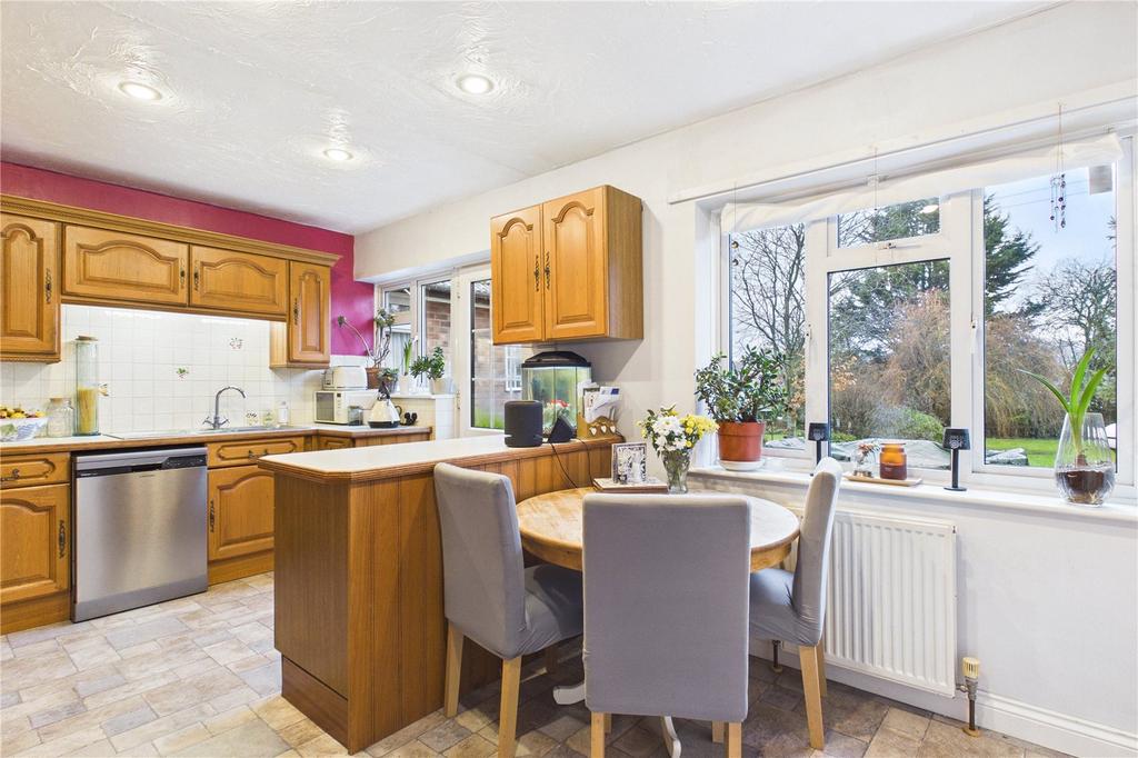 Kitchen/ Breakfast