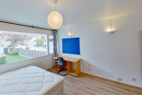 4 bedroom terraced house to rent, Guildford Park Avenue, Guildford, GU2 7NN