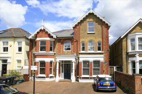 2 bedroom flat to rent, Grosvenor Road, London, W4