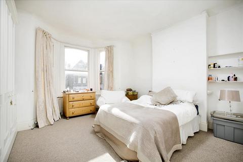 2 bedroom flat to rent, Grosvenor Road, London, W4