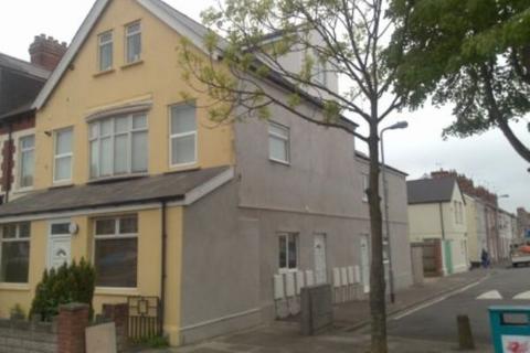 2 bedroom end of terrace house to rent, Clive Street, Grangetown, Cardiff, CF11 7HN