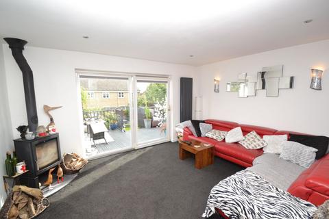 9 Evesham Grove, Bradford, BD10 8TN