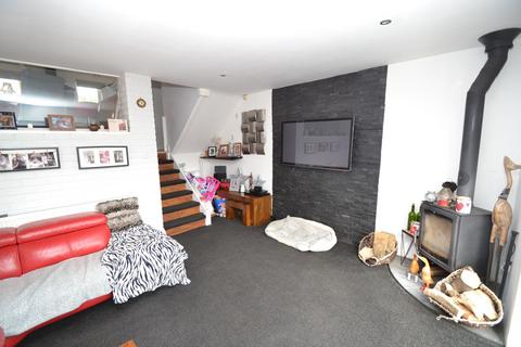 9 Evesham Grove, Bradford, BD10 8TN
