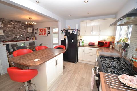 9 Evesham Grove, Bradford, BD10 8TN