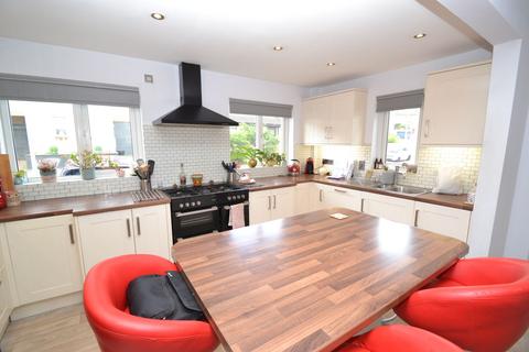 9 Evesham Grove, Bradford, BD10 8TN