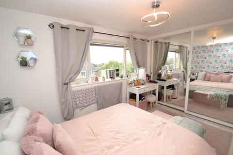 9 Evesham Grove, Bradford, BD10 8TN