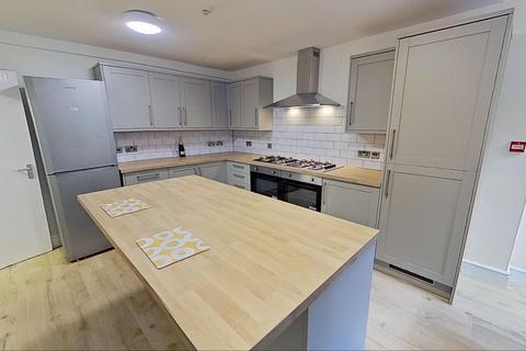 8 bedroom house to rent, Estcourt Avenue, Leeds