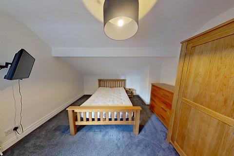 8 bedroom house to rent, Estcourt Avenue, Leeds