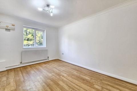 3 bedroom end of terrace house to rent, Kings Road, Haslemere