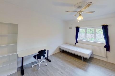 4 bedroom semi-detached house to rent, Southway, Guildford GU2 8DQ