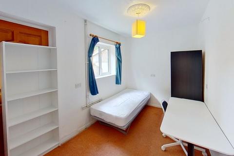 4 bedroom semi-detached house to rent, Southway, Guildford GU2 8DQ
