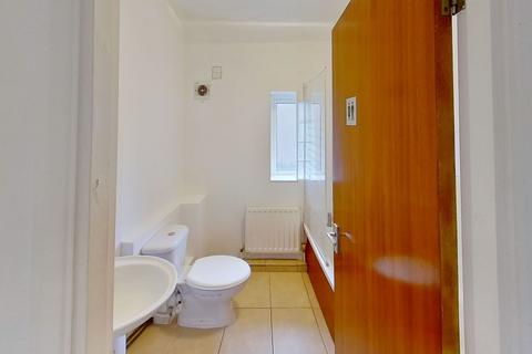 4 bedroom semi-detached house to rent, Southway, Guildford GU2 8DQ