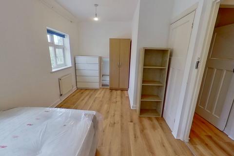 undefined, Raymond Crescent, Guildford, GU2 7SZ