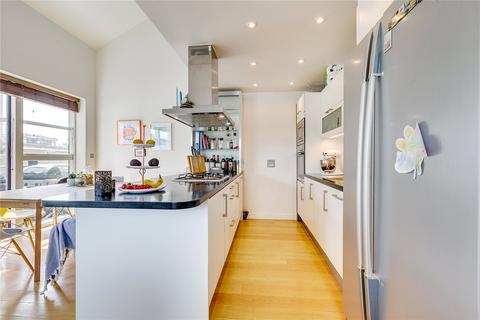 2 bedroom flat to rent, Candlemakers Apartments, 112 York Road, London