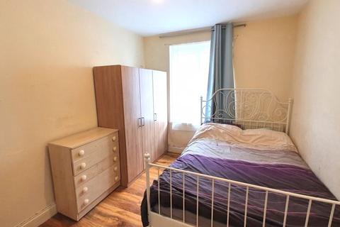 2 bedroom ground floor flat to rent - Barnfield Gardens, Plumstead London SE18