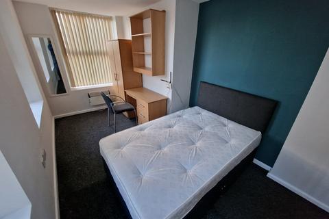 1 bedroom in a flat share to rent, 16 Longside Lane (On Campus), Bradford, BD7