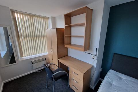 1 bedroom in a flat share to rent, 16 Longside Lane (On Campus), Bradford, BD7