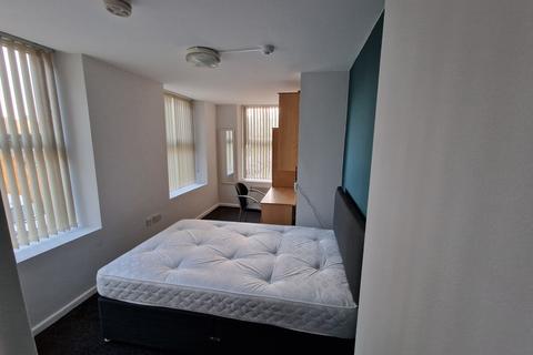 1 bedroom in a flat share to rent, 16 Longside Lane (On Campus), Bradford, BD7