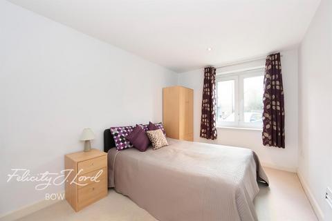 1 bedroom flat to rent, Crowngate House, E3
