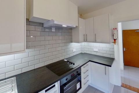 6 bedroom semi-detached house to rent, The Chase, Guildford. GU2 7UB